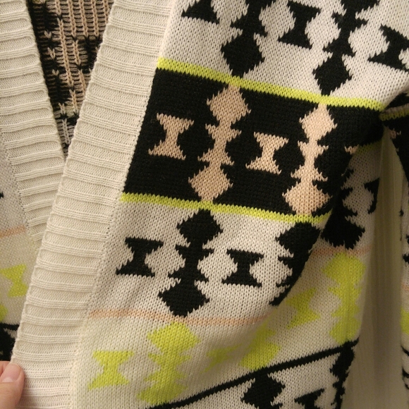 Ekklesia Triangle Tribal Cardigan Sweater - Picture 6 of 7